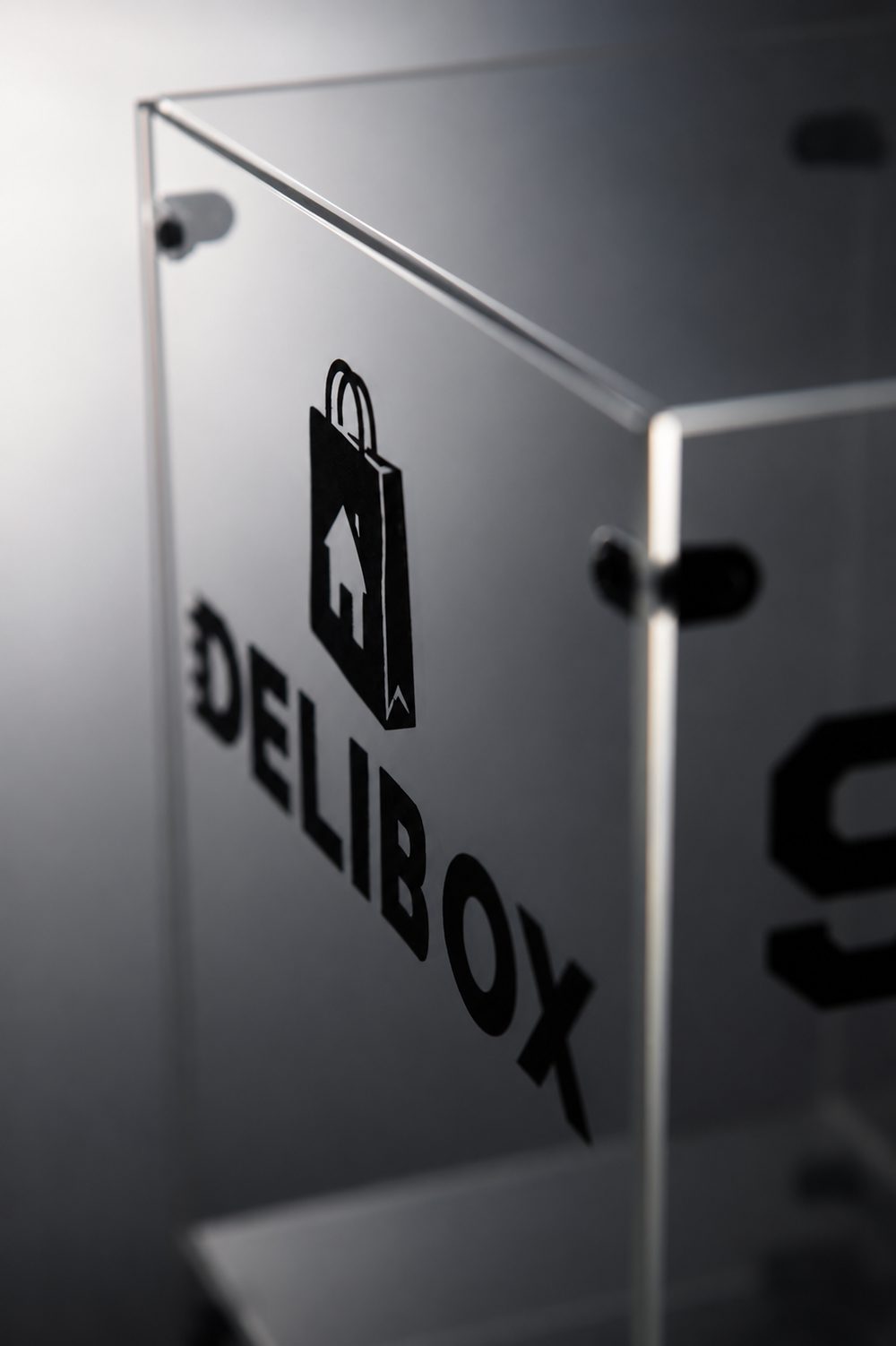 Close-up detail of the Delibox acrylic edge and logo